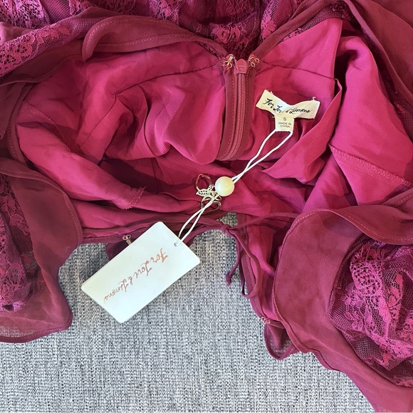 For Love & Lemons Daphne Lace Mini Dress in Bordeaux Small - Picture 7 of 11